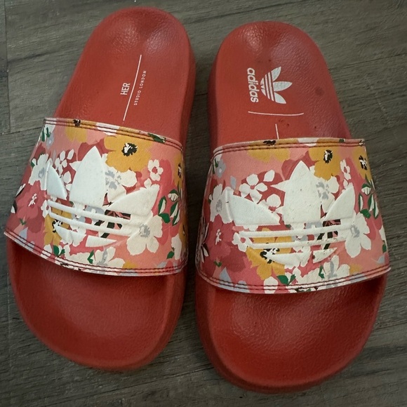 Adidas HER Girls Slides - coral with floral print - Sz 3 - GUC - Picture 2 of 5